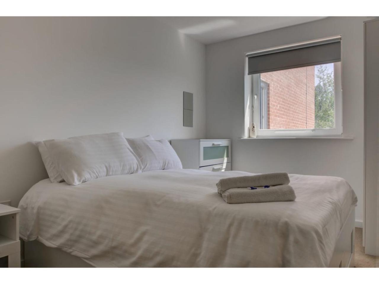 Large, Spacious And Modern Apt For 4 In Manchester Exterior foto